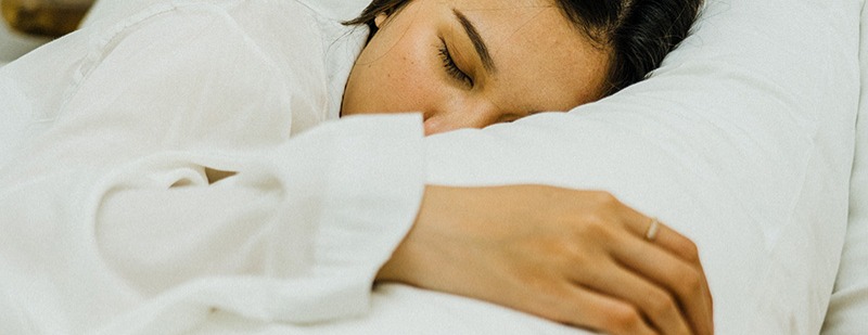 Choosing Bed Sheets for Sensitive Skin: Fabrics That Soothe, Not Irritate