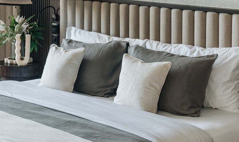 Bantal Microfiber atau Silicon? Kenali Perbedaannya Sebelum Membeli