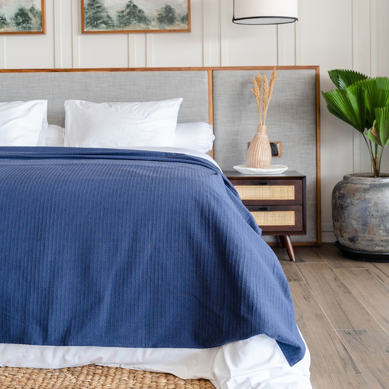 Apa Itu Waffle Blanket? Kenali Keunggulan Selimut Bertekstur yang Nyaman