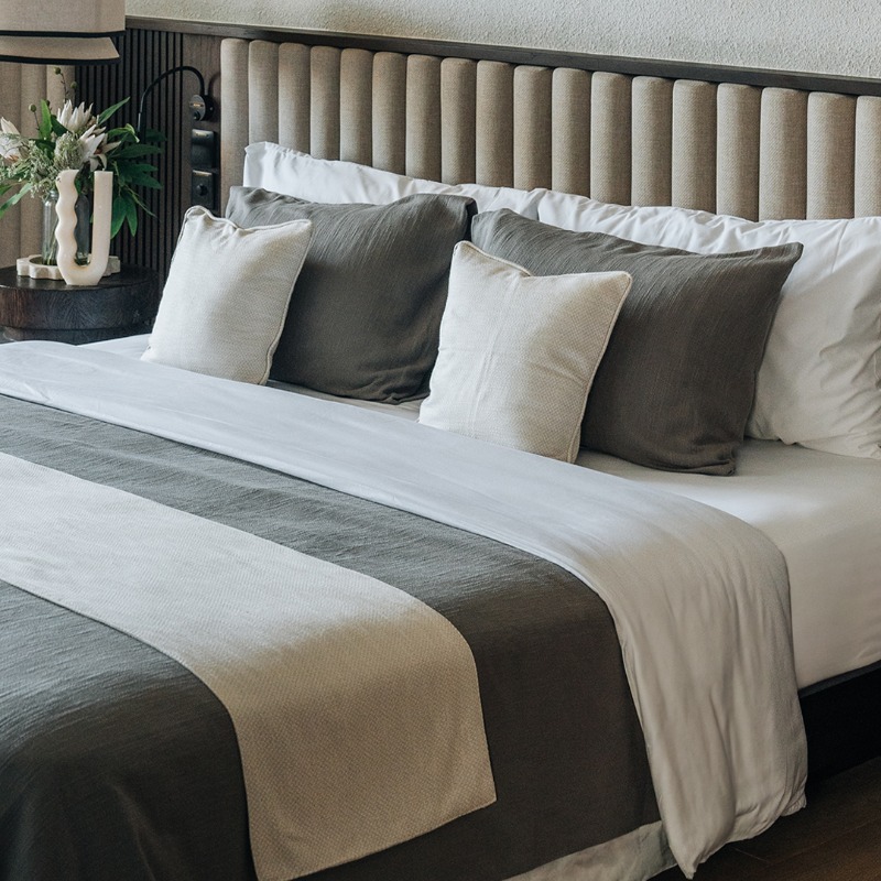 Bantal Microfiber atau Silicon? Kenali Perbedaannya Sebelum Membeli