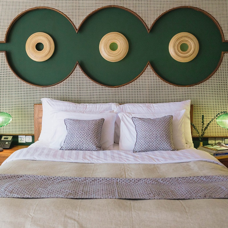 IndoLinen Kawung Tradisional Batik Grey Runner Set