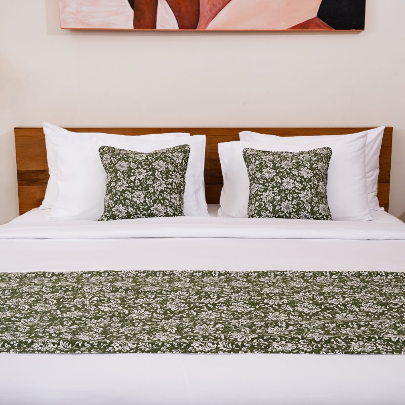 IndoLinen Green Jungle Flower Runner Set